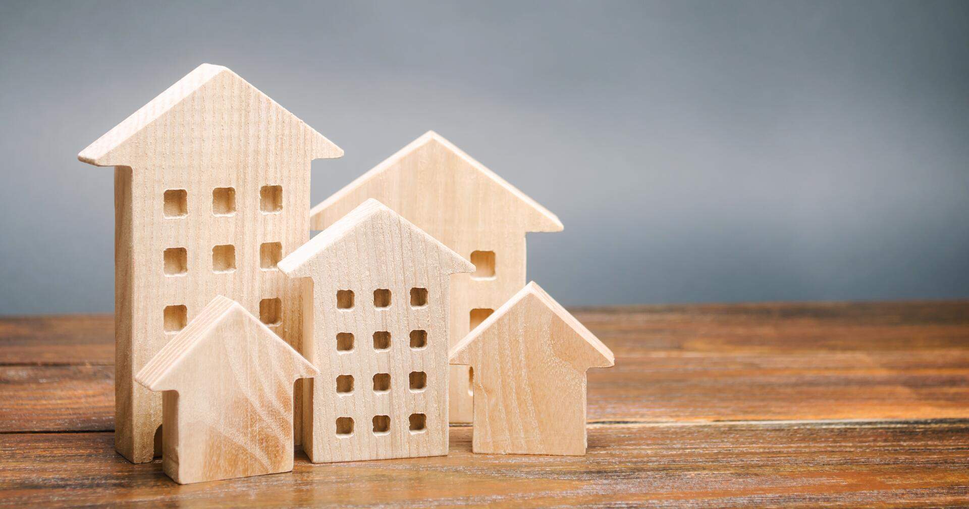 Bloc en bois en forme de maisons